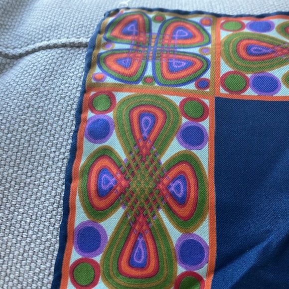 Vintage Bloomingdale’s Scarf Blue Orange Purple Silk Italy - Picture 8 of 8